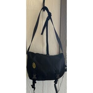 Timbuk2 Black Messenger Bag Adjustable Strap Yellow Logo Messenger Bag‎